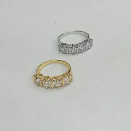 ANEL 1/2 ALIANCA C/ 4 ZIRCONIA QUADRADA