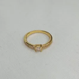 ANEL COM 2 FILEIRAS DE ZIRCÔNIAS E ZIRC MAIOR QUADRADA