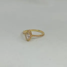 ANEL SOLITÁRIO ZIRCÔNIA NAVETE CRAVEJADO COM MINI ZIRCÔNIAS