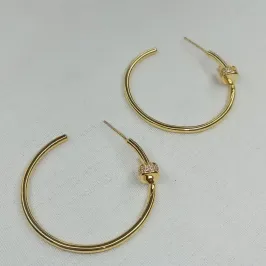 BRINCO ARGOLA COM DETALHE EM ZIRCONIA