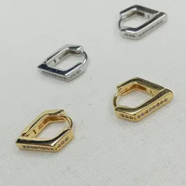 BRINCO ARGOLA TRIANGULO C/LATERAL ZIRCONIA
