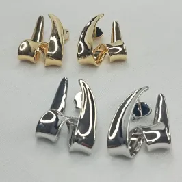BRINCO LISO DETALHE ENROLADO