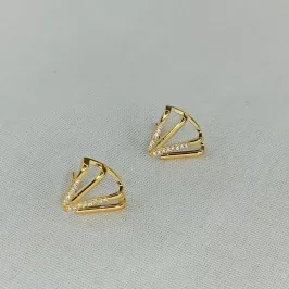 BRINCO TRIANGULO VAZADO 1/2 LISO 1/2 CRAVEJADO