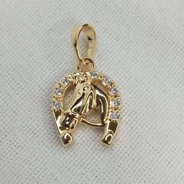 PINGENTE FERRADURA CRAVEJADA CAVALO