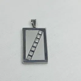PINGENTE RETANGULAR COM ZIRCONIAS QUADRADAS