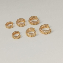 BRINCO TRIO ARGOLA REDE VAZADO CRAVEJADO LATERAL