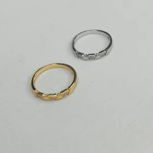 ANEL TRES TRIANGULO LISO TRES CRAVEJADO