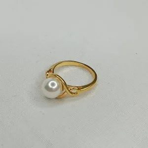 ANEL COM BORDA LISA E PÉROLA NO MEIO