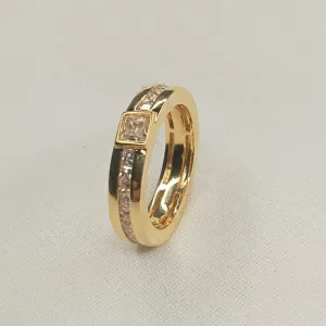 ANEL COM PEDRA QUADRADA  C/ MEIO CRAVEJADO