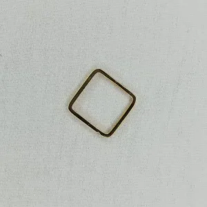 ANEL QUADRADO COM ZIRCONIA LATERAL