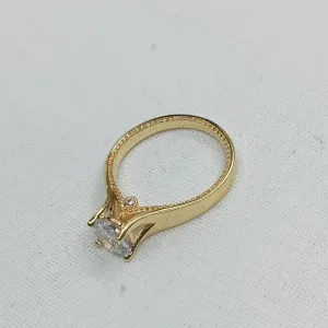 ANEL SOLITÁRIO COM TEXTURA E ZIRCONIA