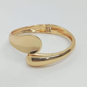 BRACELETE  PONTA RABO DE BALEIA E GOTA