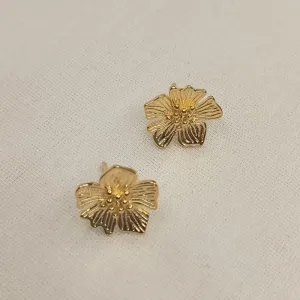 BRINCO FLOR TEXTURIZADO