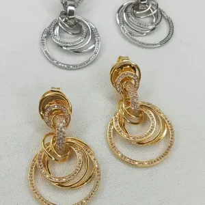 BRINCO PENDURADO CIRCULOS LISOS E CRAVEJADOS ENTRELAÇADOS