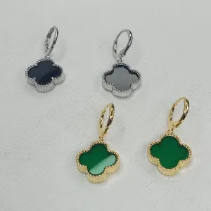 BRINCO TREVO PEDRA VERDE\PRETO
