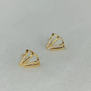 BRINCO TRIANGULO VAZADO 1/2 LISO 1/2 CRAVEJADO