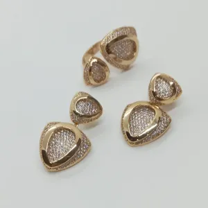 CONJUNTO BRINCO E ANEL TRIANGULO CRAVEJADO