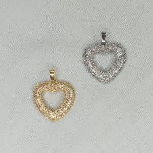 PINGENTE CORACAO VAZADO CRAVEJADO