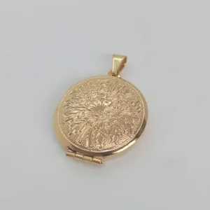 PINGENTE RELICARIO TRABALAHADO