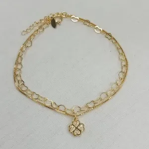 PULSEIRA TREVO C/ FIO FILO E ELOS DE CORAÇÃO