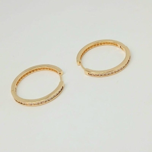 BRINCO ARGOLA CRAVEJADA DENTRO E FORA