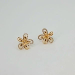 BRINCO FLOR PETALAS  VAZADA CRAVEJADA