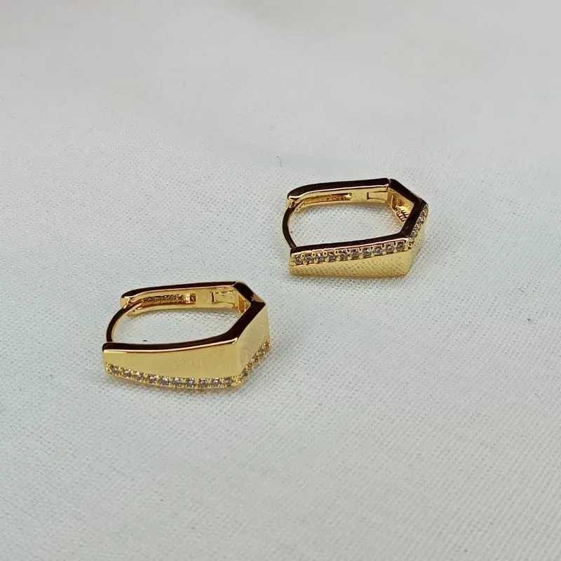 BRINCO ARGOLA LISA COM UMA FILEIRA EM ZIRCONIA