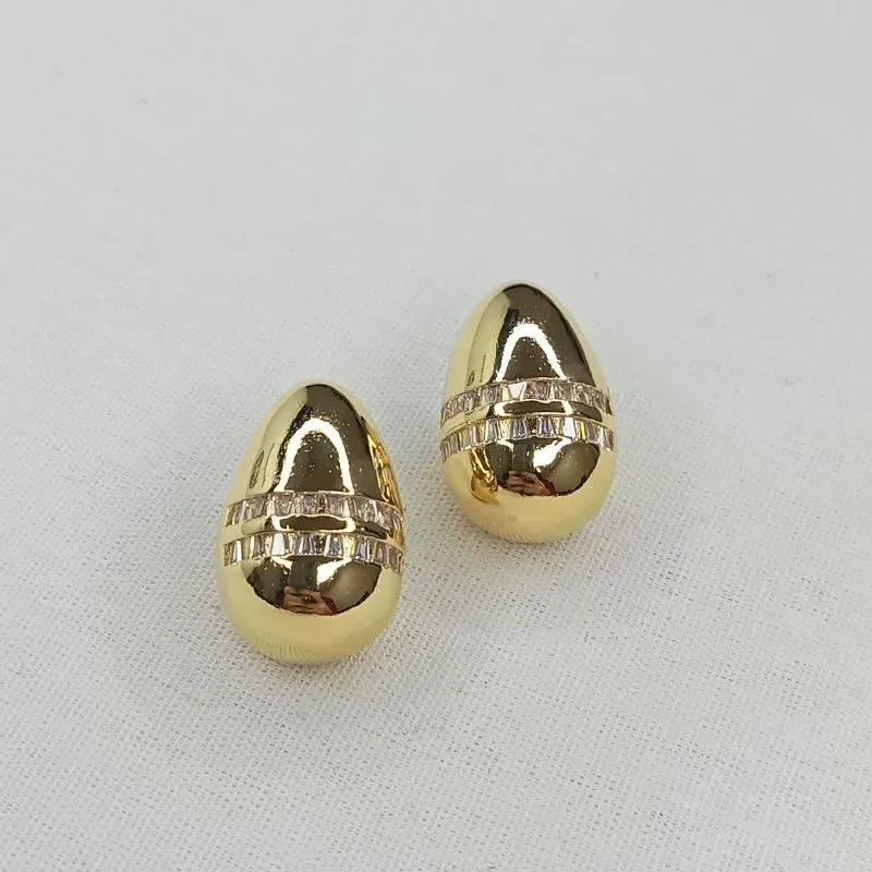 BRINCO GOTA COM LISTRAS EM ZIRCONIA
