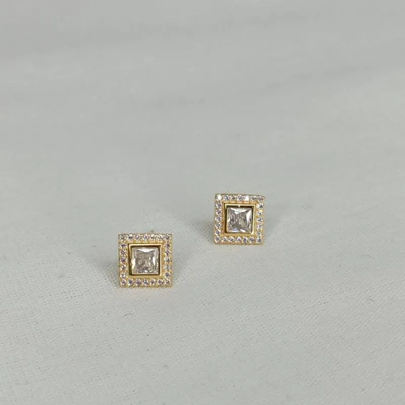 BRINCO QUADRADO C/1 ZIRCONIA NO MEIO CRAVEJADO LATERAL