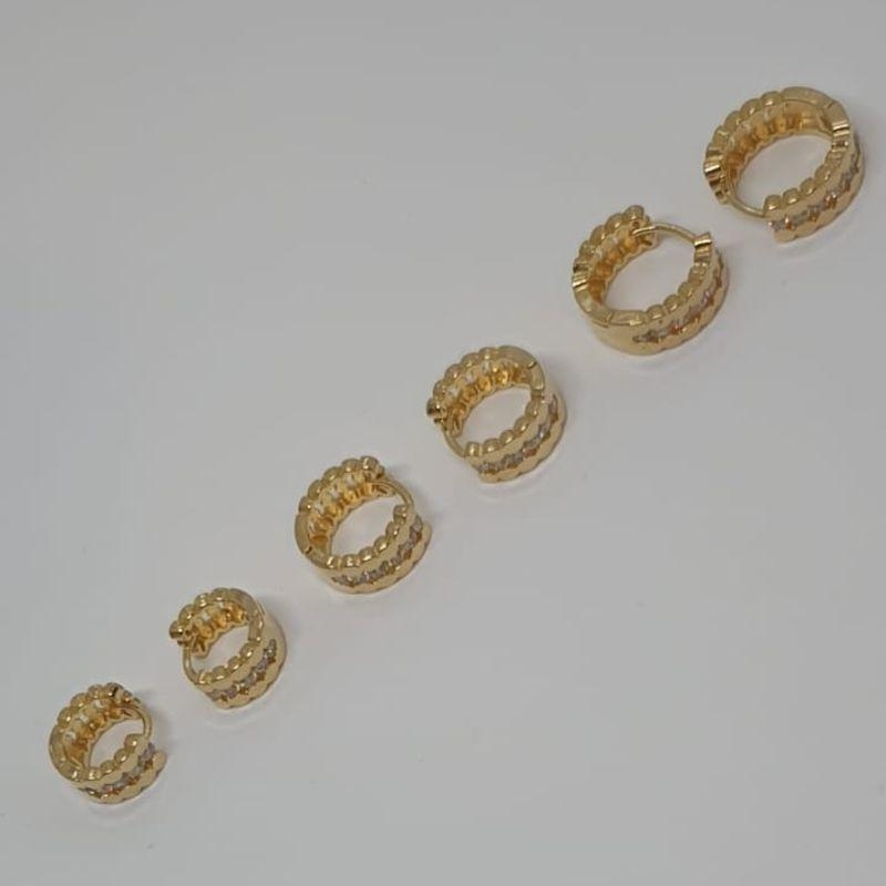 BRINCO TRIO ARGOLA TRABALHADO CRAVEJADO NO MEIO