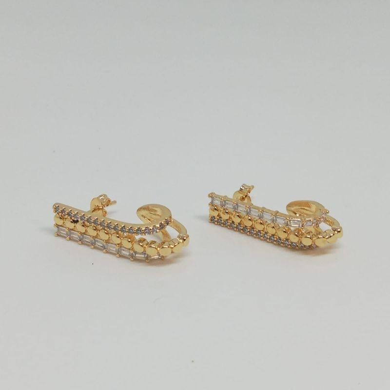 BRINCO GANCHO LATERAIS CRAVEJADAS C/ O MEIO BOLINHAS