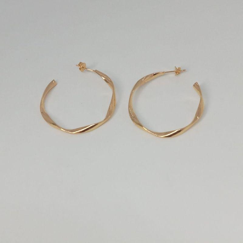 BRINCO ARGOLA LISO TORCIDO