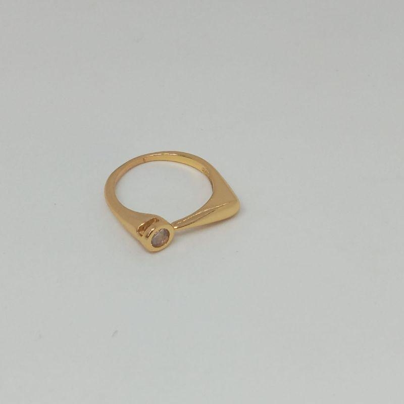 ANEL  LISO  C/ 1 ZIRCONIA  CRAVACAO INGLESA NA PONTA