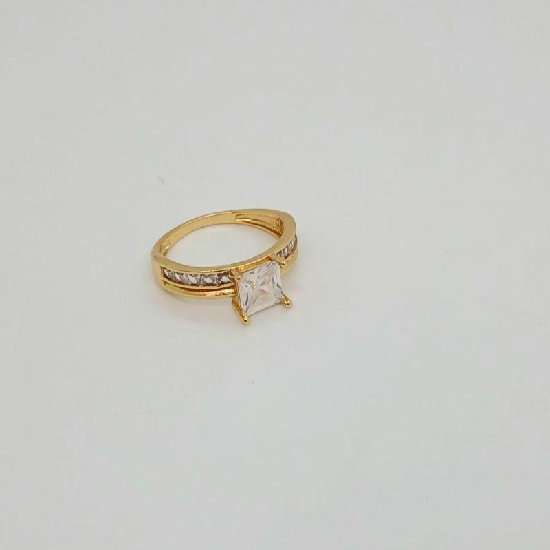 ANEL SOLITARIO ZIRCONIA QUADRADA C/ARO CRAVEJADO