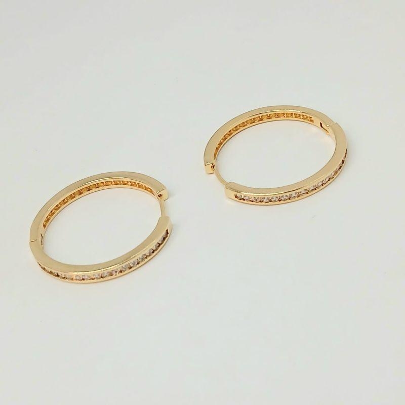 BRINCO ARGOLA CRAVEJADA DENTRO E FORA