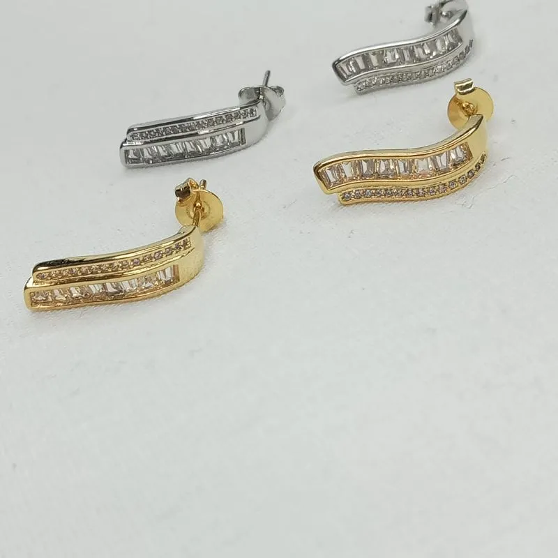 BRINCO ZIRCONIA BAGUETE CRAVEJADO LATERAL