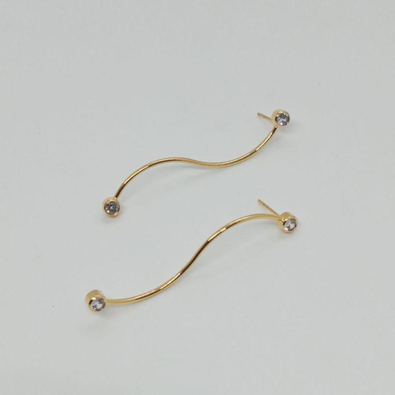 BRINCO HASTE TORCIDA C/ ZIRCONIA NA BASE E NA PONTA