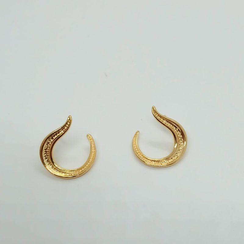 BRINCO MEI0 CIRCULO PICOTADO NO MEIO