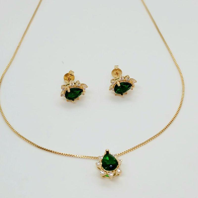 CONJUNTO GARGANTILHA E BRINCO GOTA VERDE CRAVEJADO AO REDOR